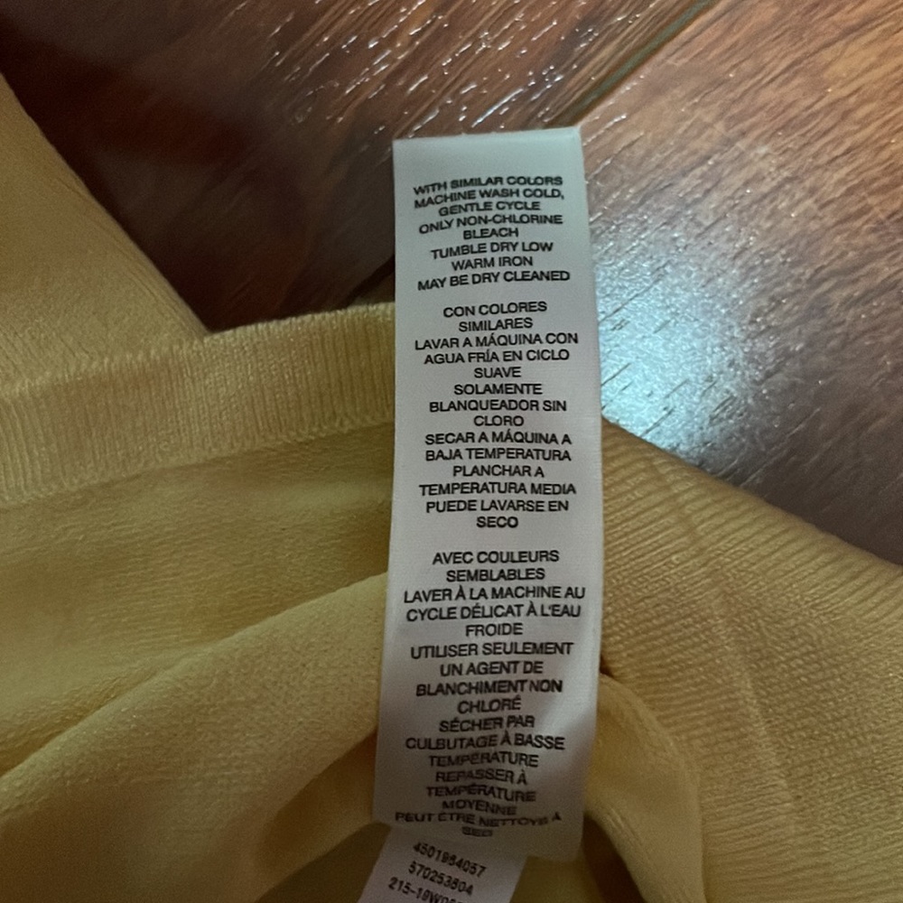 White House Black Market Women’s T shirt size small. - Picture 3 of 3